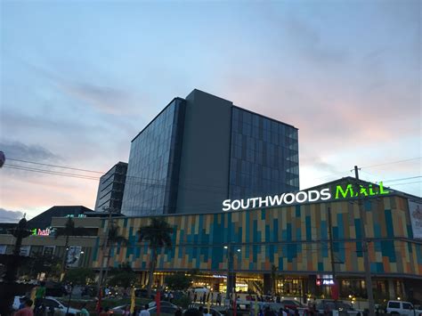 Southwoods Mall .